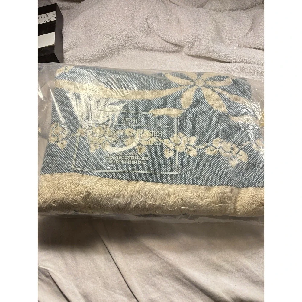 Avon Country Posies 100 % Cotton Throw 52 X 60 Blue And White Vtg New Old Stock